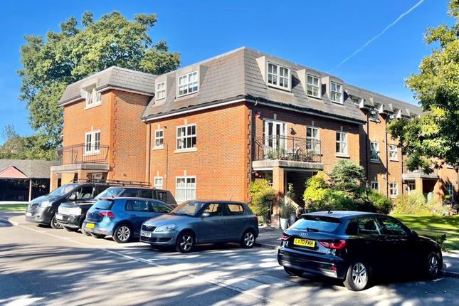 Thumbnail Flat for sale in Church Road, Claygate, Esher