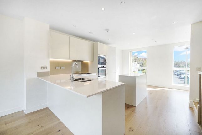 Thumbnail Town house to rent in Tudway Road, London