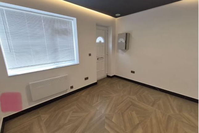 Flat 3, 13 Ledbury Place, Croydon photo 2