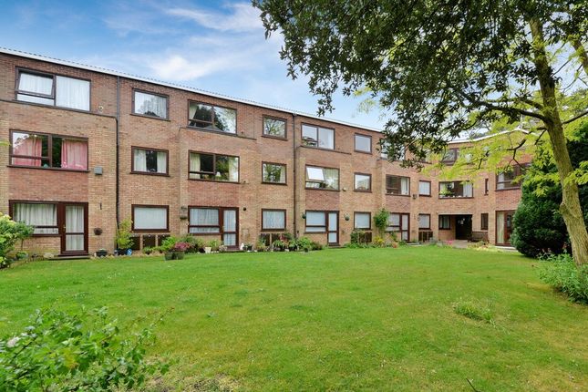 Flat for sale in Barton Court Road, New Milton, Hampshire