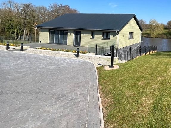 Lake Lodge, Woodbury Salterton Devon, Exeter photo 2