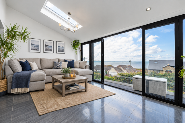 Marine Drive, Bridgend photo 4