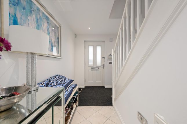32, Russell Avenue, Kingseat photo 3