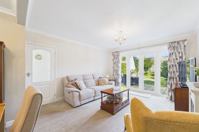10, Edgehill Close, Worthing photo 3