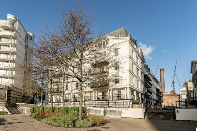 Flat to rent in Carlyle Court, Chelsea Harbour, London