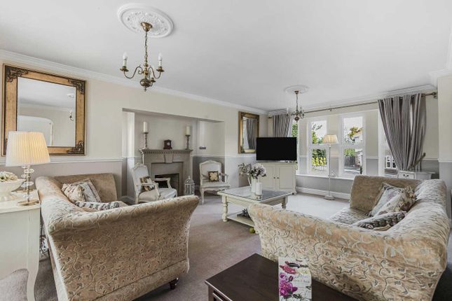 19, Poets Gate, Goffs Oak photo 2