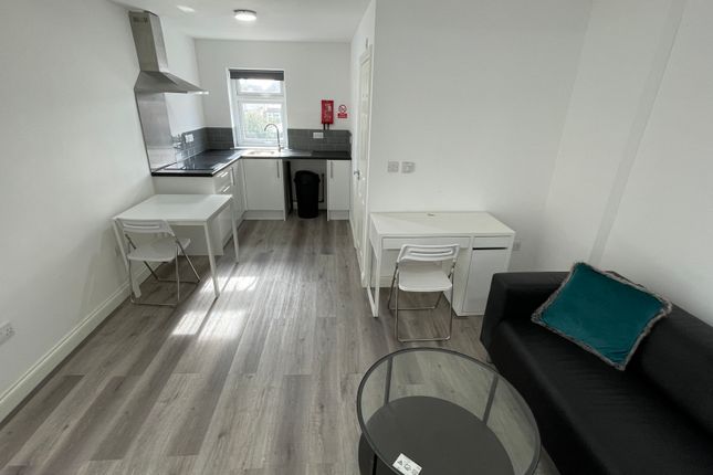 Room 4 at 22, kilmartin road , Ilford  photo 3