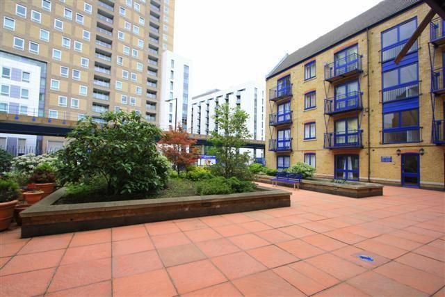 Flat for sale in Peninsula Court, 121 East Ferry Road, Canary Wharf, London