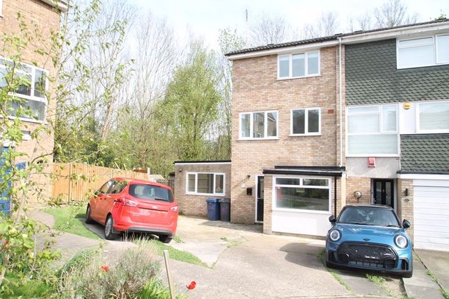 End terrace house to rent in Robinson Road, High Wycombe