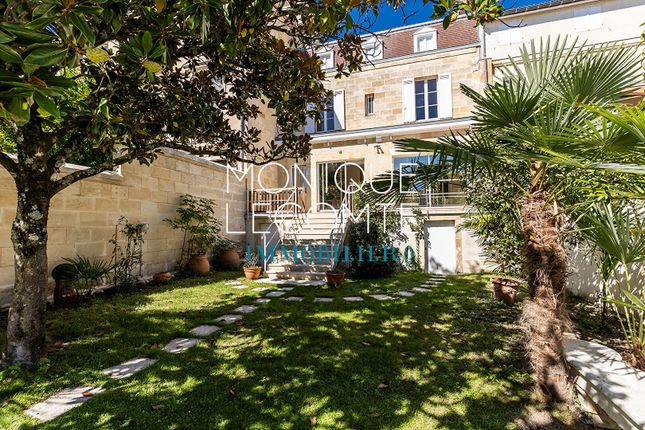 Detached house for sale in 33000 Bordeaux, France