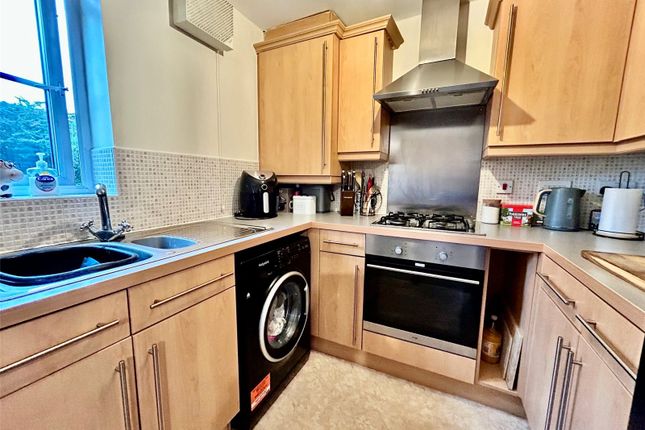 32, Abbotts Close, Preston photo 3
