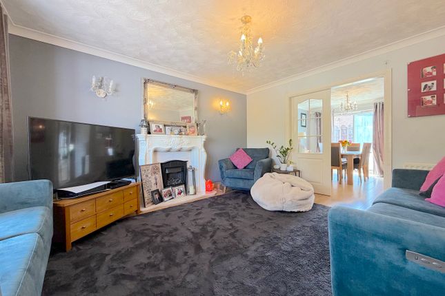 30, Halecroft Avenue, Wolverhampton photo 3