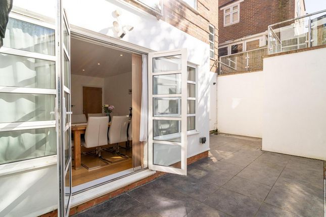 Flat Flat 1, 37, Ashley Lane, London photo 2