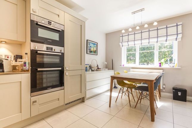6, Phillips Close, Wokingham photo 4