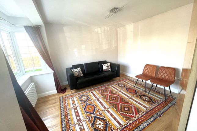 1, The Vale, Coulsdon, Surrey photo 2