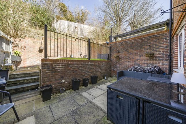 7, Apple Tree Close, Buckinghamshire photo 3