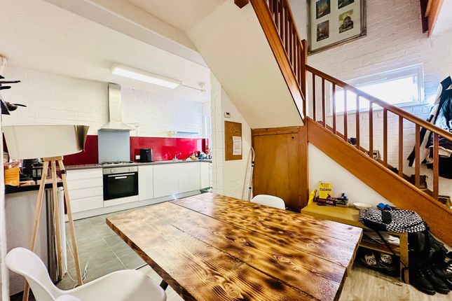 19 Forest Grove, Nottingham photo 4