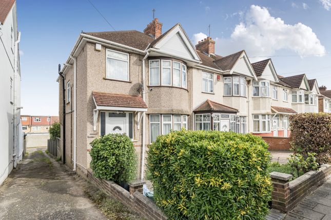 30, Holden Avenue, London photo 2
