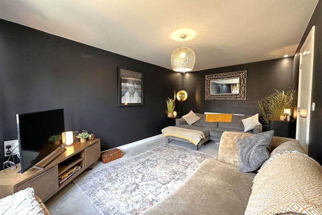 19, Spinners Way, Newark photo 4