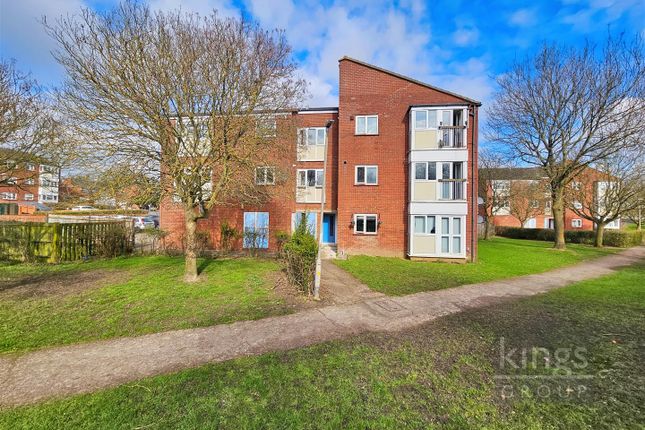 Thumbnail Flat for sale in Red Willow, Harlow