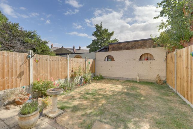 33 Rathfern Road, London photo 4