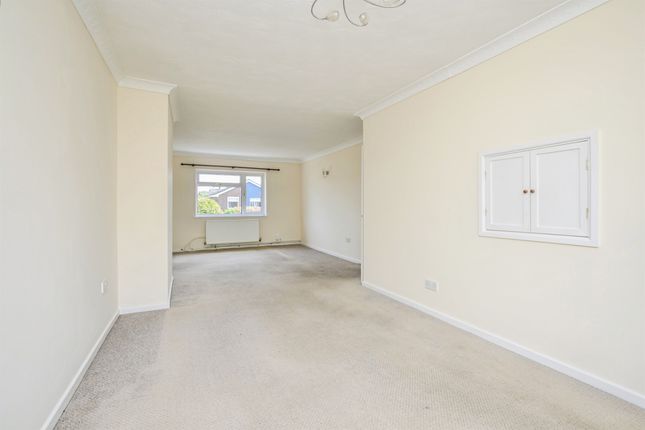 4, Chestnut Crescent, March photo 4