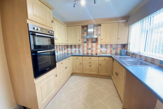 79, Green Hills, HARLOW photo 2