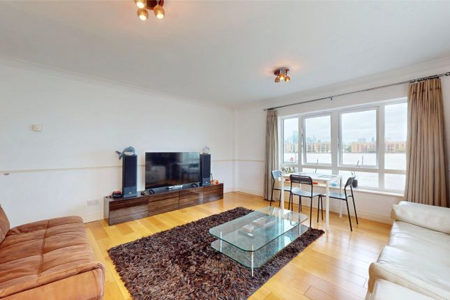 19, Leeside Court, London photo 2