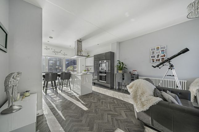4, Frobisher Way, Greenhithe photo 4