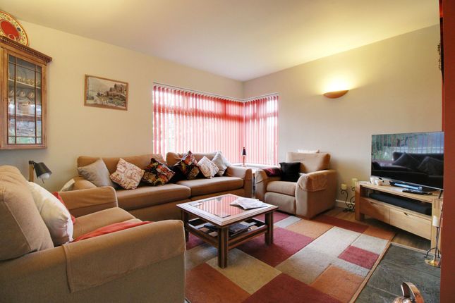 4 Highfield Crescent, Barton-Upon-Humber photo 2