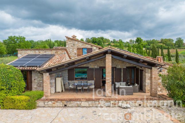 Country house for sale in Italy, Umbria, Perugia, Gualdo Cattaneo