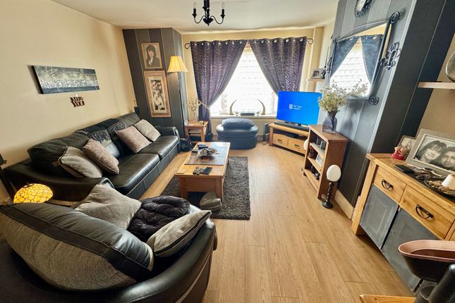 26, Waller Avenue, Luton, LU4 photo 3
