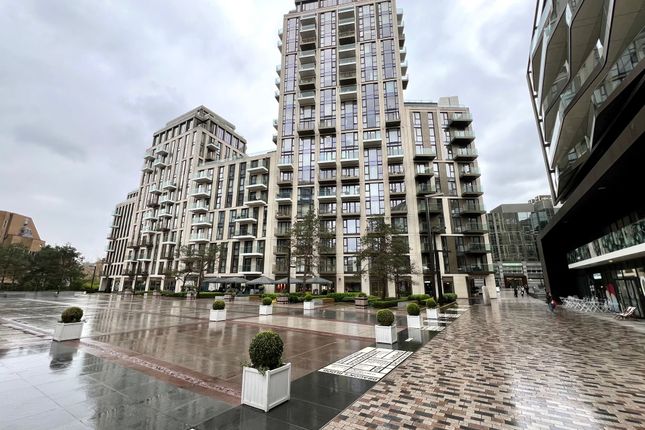 Flat for sale in Vaughan Way, London