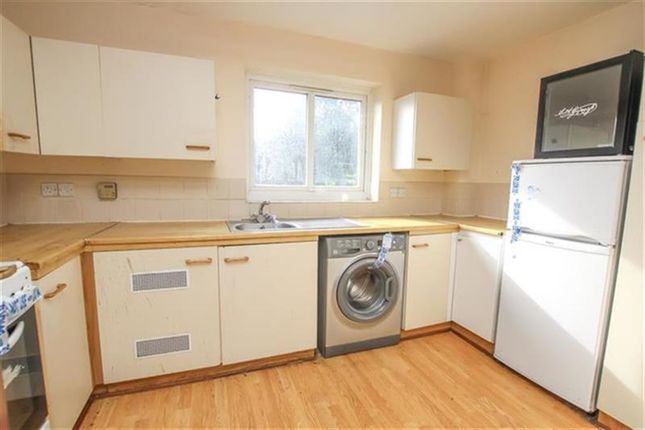 Flat for sale in Wheatley Close, London