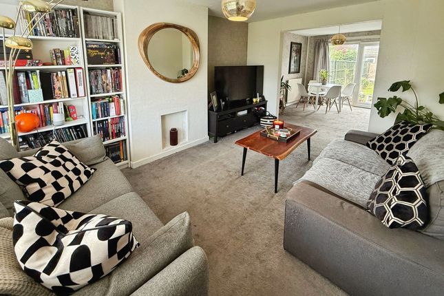 10 Romsey Drive, Cheadle photo 2
