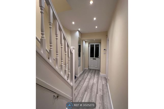 Pembury Avenue, Worcester Park photo 2