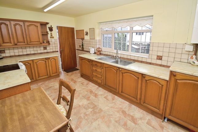 6, Fellwood Avenue, Keighley photo 2