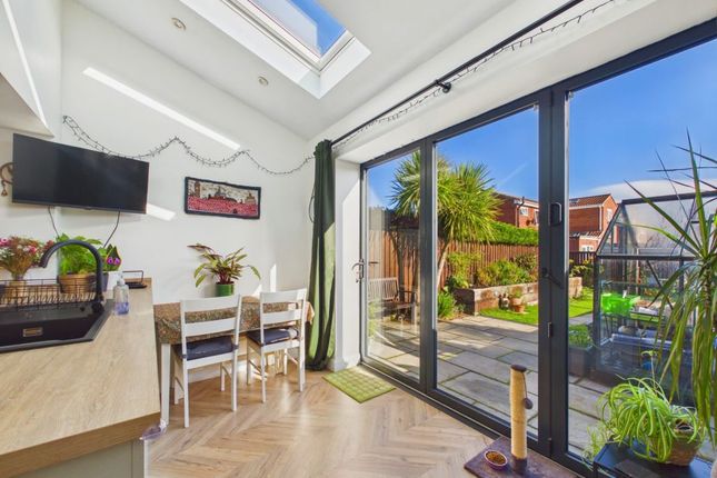 5, Frobisher Drive, Whitby photo 4
