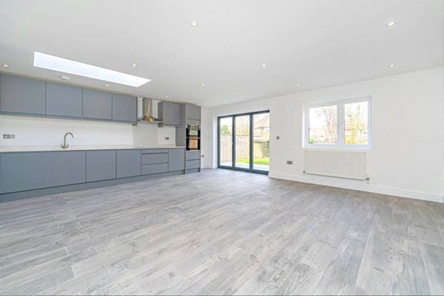 70a, Hazel Way, Fetcham photo 3