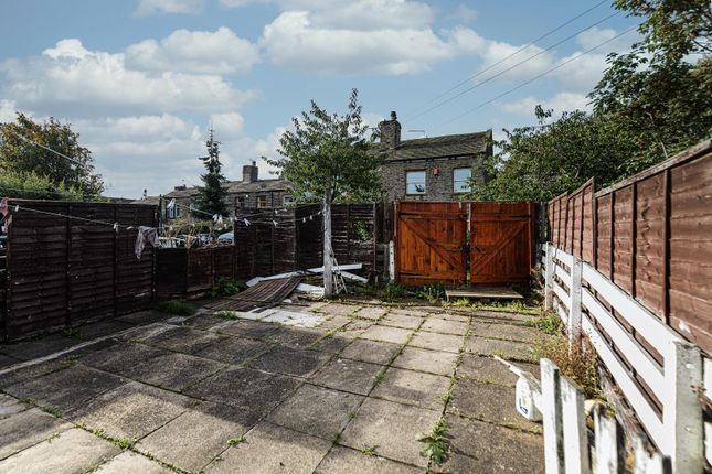25, Greenfield Avenue, Huddersfield photo 4