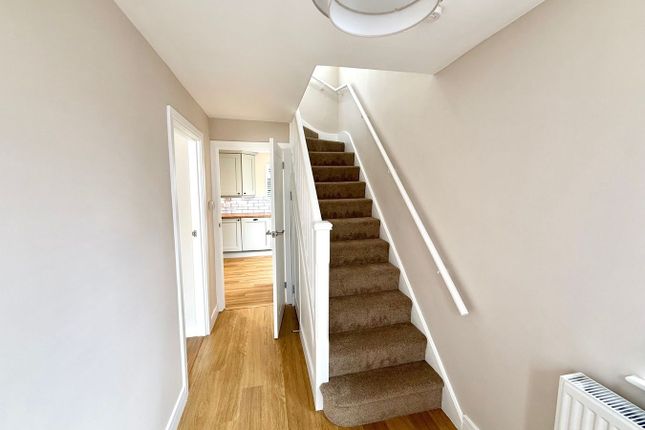 14, Beechwood Close, Ascot photo 5