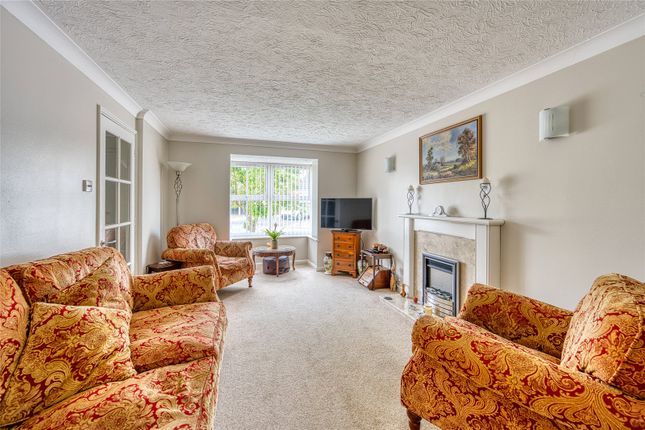4, Tullis Close, Staffordshire photo 4