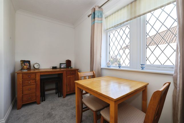 3, Cherry Tree Court, Calne photo 5