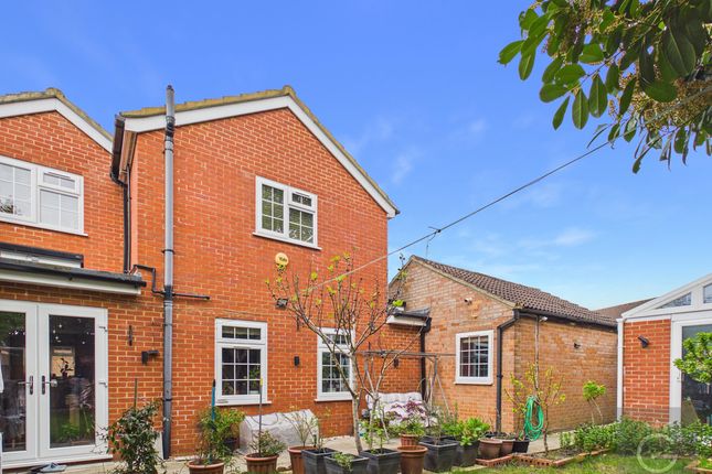 5, Brompton Close, Reading photo 2