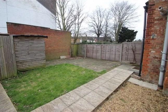 Flat 2. 80, Welldon Crescent, Harrow photo 5
