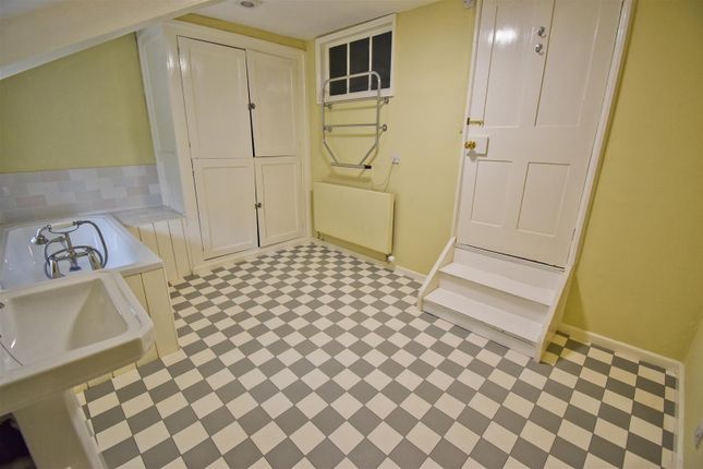 Bathroom 2.1.Jpg