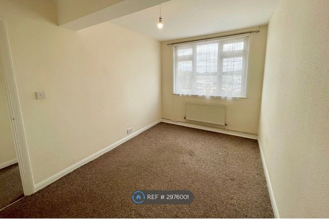 Flat B, White Lodge Court Pett Level Road, Winchelsea photo 3
