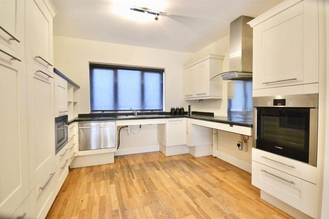 70 Iveshead Road, Loughborough photo 3