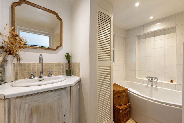 Brickfield Cottage, Clamp Hill, Stanmore photo 4