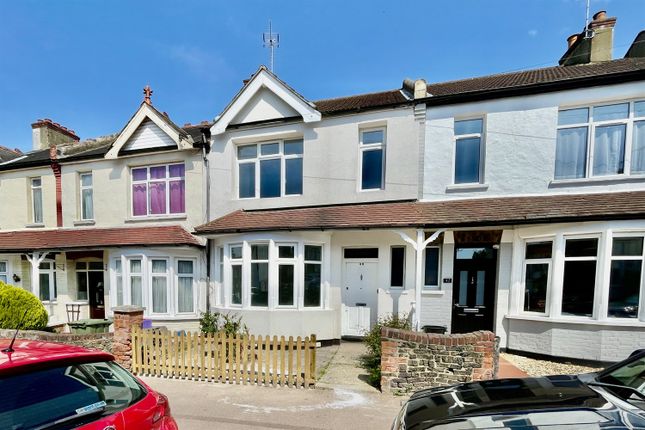 Thumbnail Property to rent in Gainsborough Drive, Westcliff-On-Sea